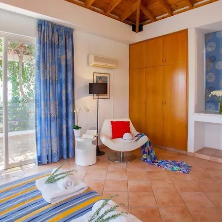 In Sleeps 6 With Pool And Wifi 페이야