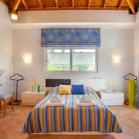 In Sleeps 6 With Pool And Wifi 빌라 페이야