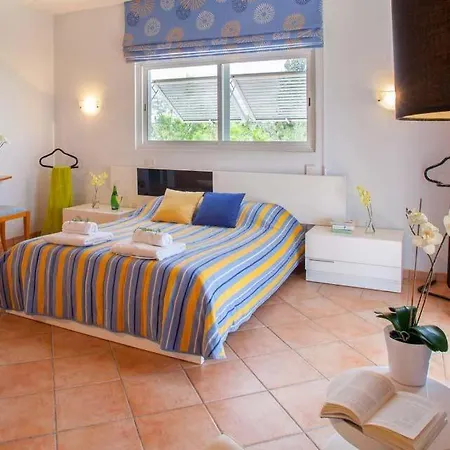 In Sleeps 6 With Pool And Wifi * 페이야