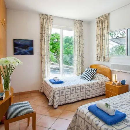 In Sleeps 6 With Pool And Wifi *